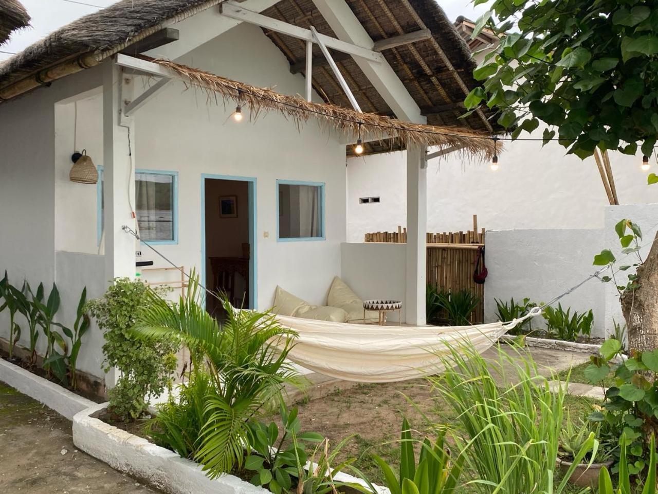 Surf Shack Grupuk Hotell Bumbang Eksteriør bilde