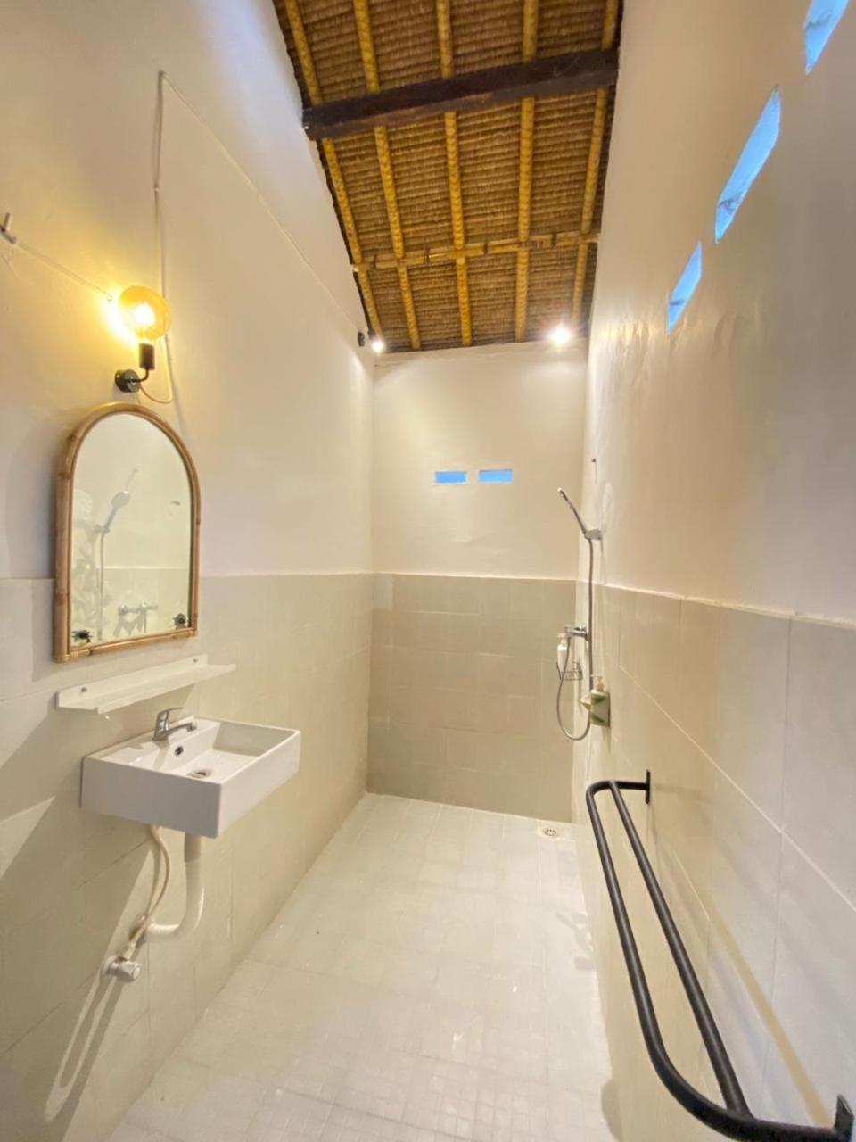 Surf Shack Grupuk Hotell Bumbang Eksteriør bilde